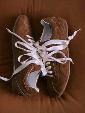 NWT THOUSAND FELL COGNAC SUEDE DRIVER SIZE 8
